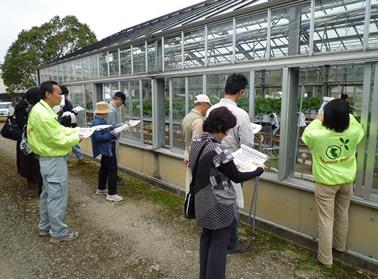 場内見学の様子の画像