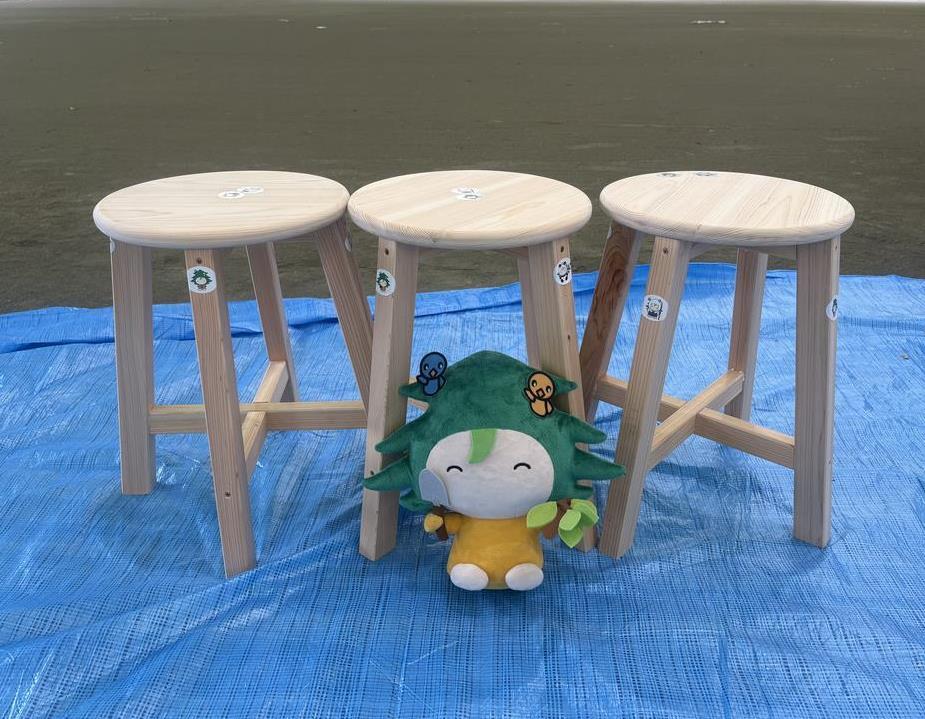 キノピーシールを貼った椅子