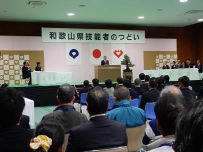 来賓挨拶を述べる浅井議長の画像