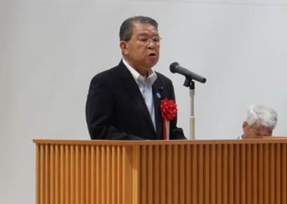 挨拶を述べる浅井議長の画像